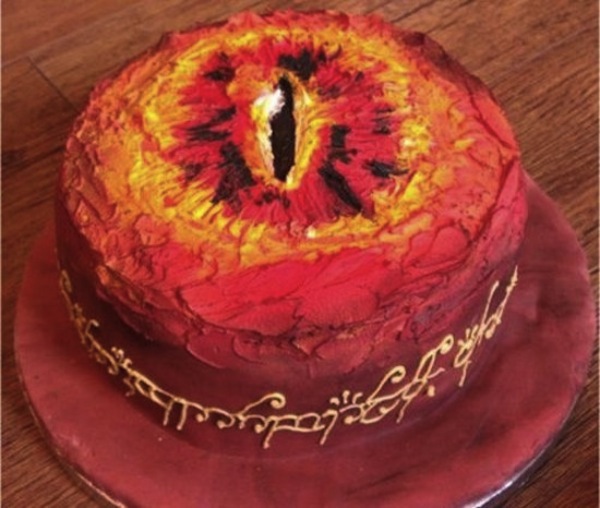 eyeofsauroncake-550x466